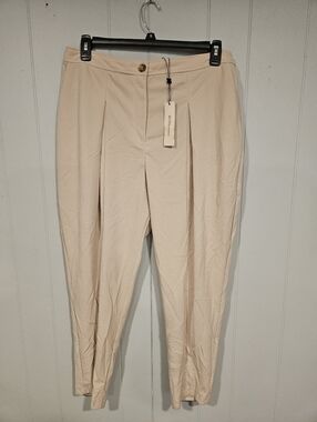 BCBGeneration Beige XL 30x28 Barrel Leg Pleated Dress Pants Adjustable Waist NWT
